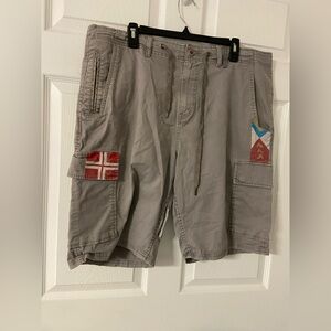 T37- LRG LIFT RESEARCH GROUP Taupe Cargo Bermuda Shorts